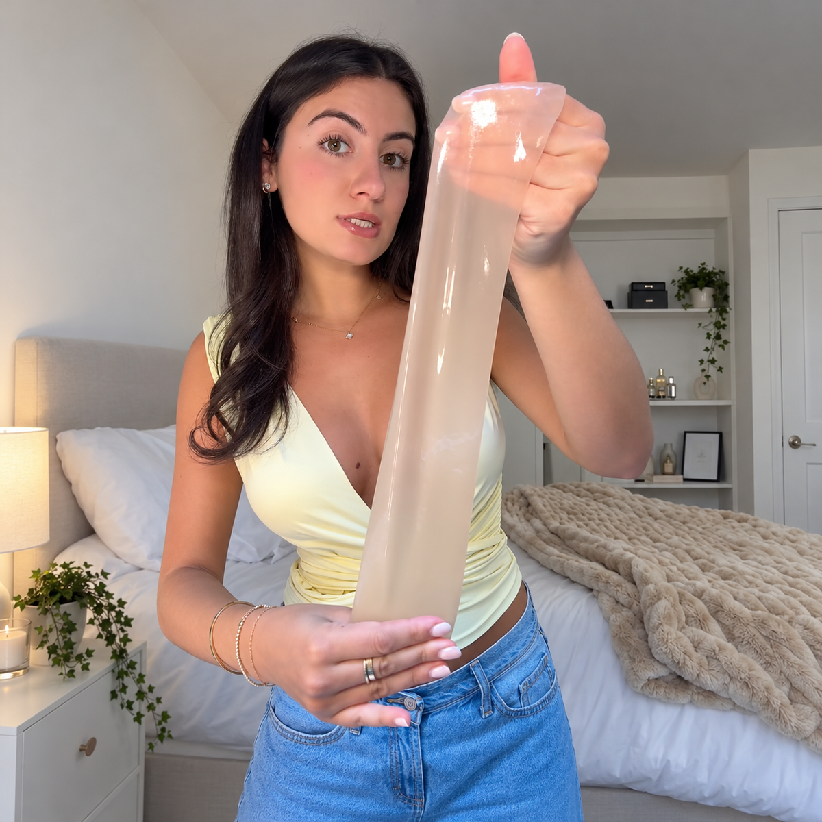 alesha holding it up